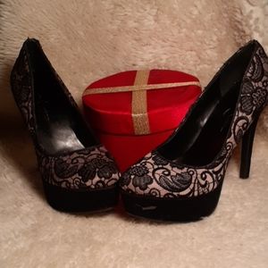 Beautiful Lace Black & Tan Stilettos
